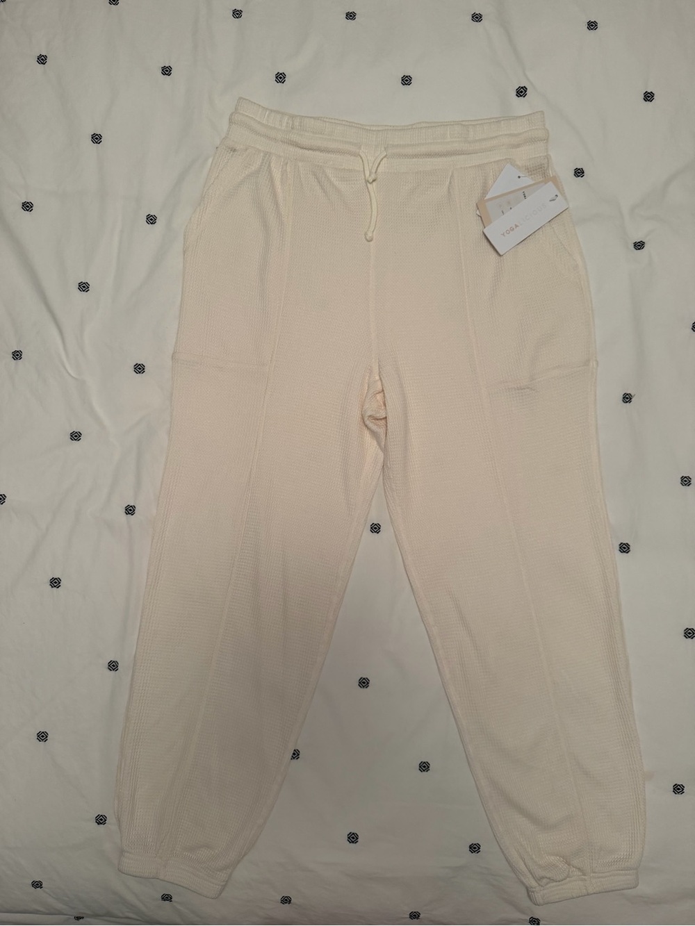 NWT Yogalicious Women’s White Dove Super Soft Waffle Cozy Joggers L